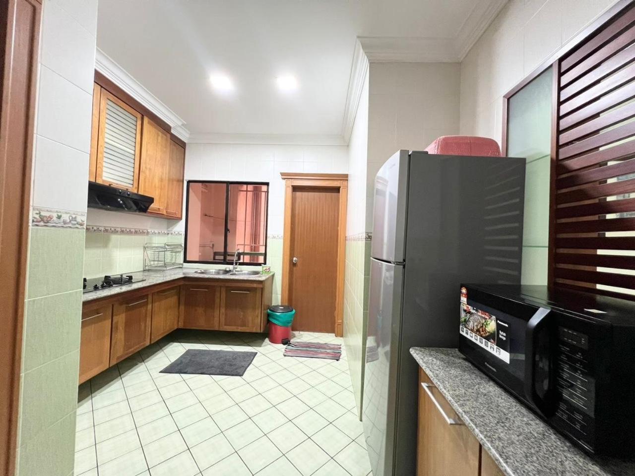 Marina Court Vacation Home 3 Bedrooms - 코타키나발루 외부 사진